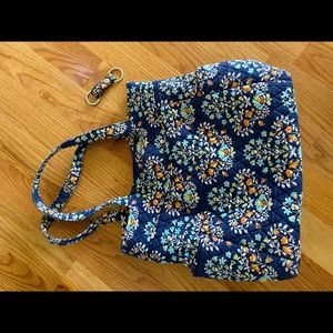 Vera Bradley purse w matching keychain